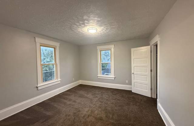 Three bedroom one bathroom 2nd level apartment for rent Gallery 3