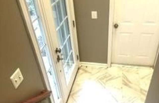 13884 GREENDALE Drive Gallery 2