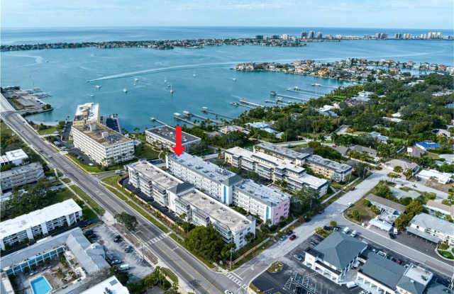 139 BLUFF VIEW DRIVE - 139 Bluff View Drive, Belleair Bluffs, FL 33770