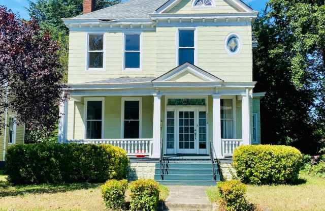 Gorgeous 3 bdrm/2.5 bath newly renovated home with fenced in backyard! photos photos