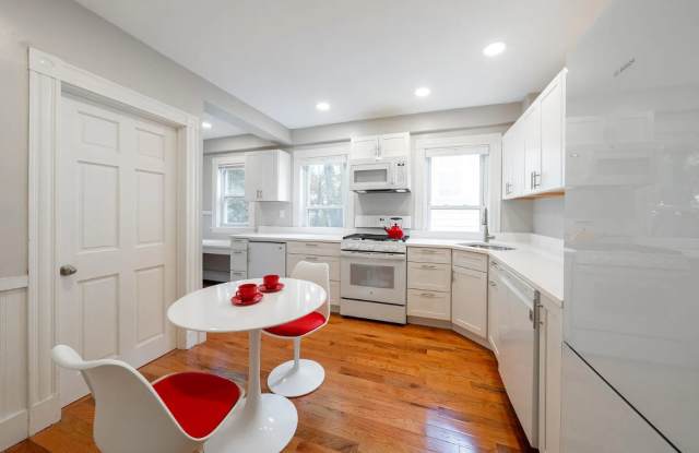 89 Kinnaird St. photos photos