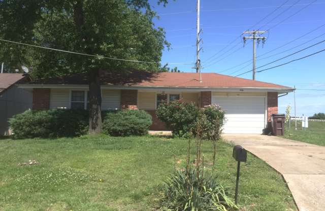 Southeast Springfield Home! - 1158 South Craig Avenue, Springfield, MO 65804