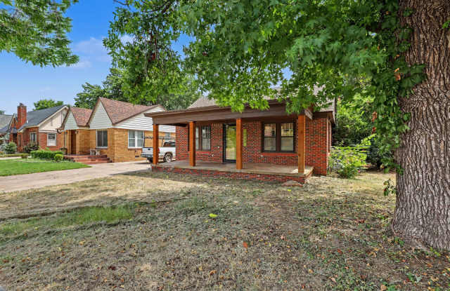 1923 North Broadway Avenue - 1923 North Broadway Avenue, Shawnee, OK 74804