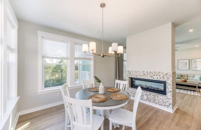3 Bedroom  2 Bath Condo Available-10/24 Gallery 4