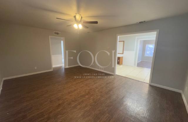 Large 3/2 with 2 living areas Gallery 3