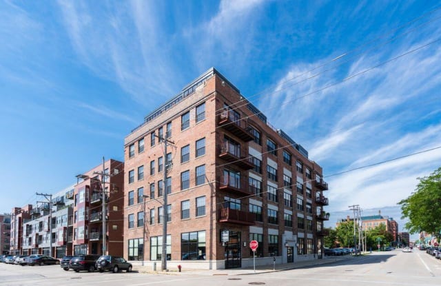 525 E Chicago St - 525 East Chicago Street, Milwaukee, WI 53202