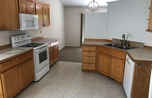 SW Redmond: $2350 4 bed 2 bath Single Story home with Great Yard and Open Floor Plan - 1937 Southwest 37th Street, Redmond, OR 97756