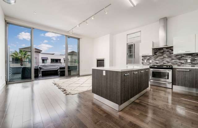 1 Bedroom Loft in Downtown Long Beach with 2 Parking Spaces! - 433 Pine Avenue, Long Beach, CA 90802