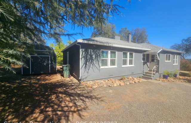 Remodeled House on Acreage Close to Downtown Coming Available Soon! Gallery 3