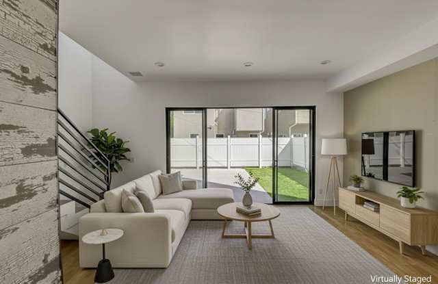 19033 Bassett St photos photos