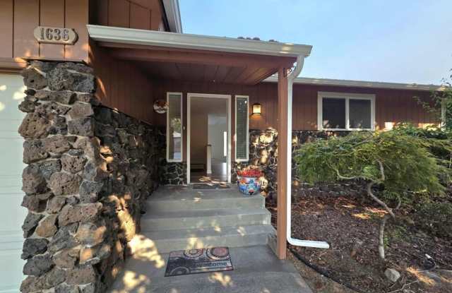 Stunning 4 Bedroom, 3 Bathroom Home, with Amazing Views! photos photos
