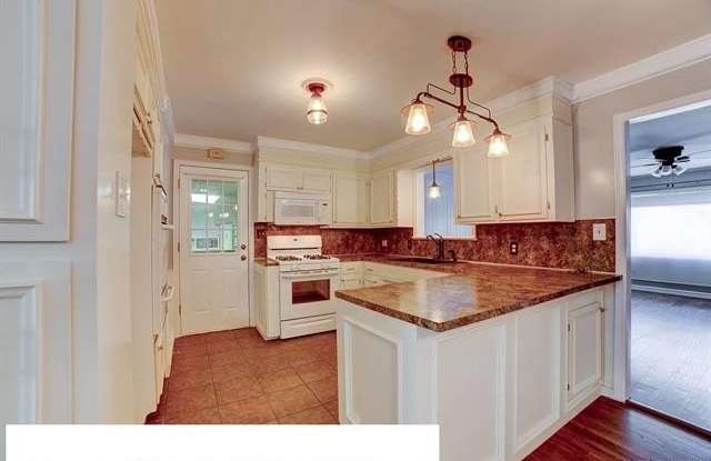 1809 S Elm Avenue Gallery 2