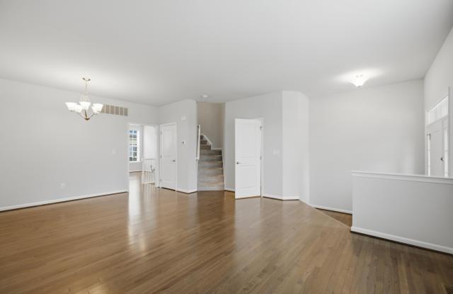 2780 Ashcombe Drive Gallery 4