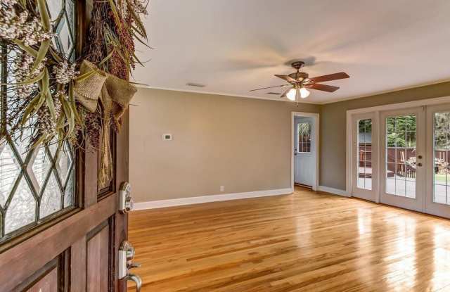 2635 Iroquois Avenue - 1 Gallery 2