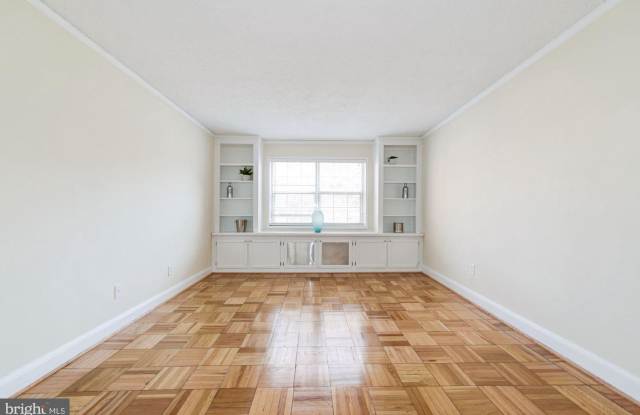 1628 W ABINGDON DR #202 Gallery 4