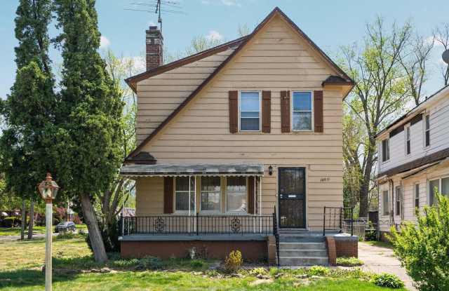 18511 Margareta Street photos photos