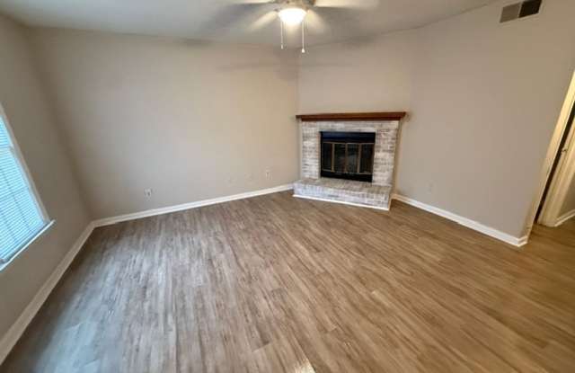 2BR  1.5  Bath  Townhome  in  Harbison  – Beautifully  renovated with BRAND NEW Dishwasher and Washer/dryer! Gallery 4