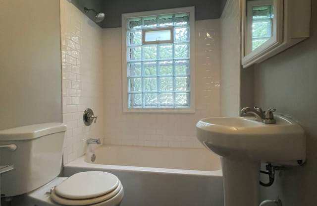 Wonderful 3 Bedroom 1 Bathroom Home in Minneapolis! Gallery 4