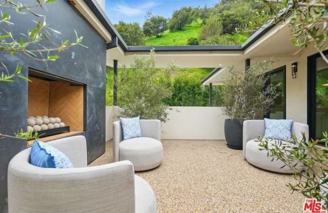 913 N Beverly Glen Blvd photos photos