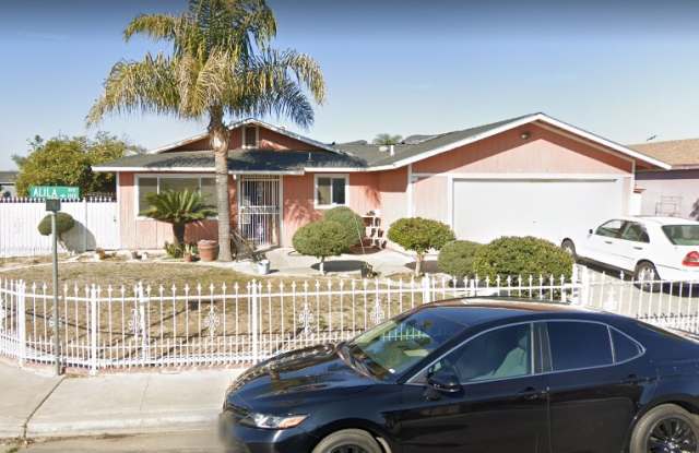 1023 Alila Ave photos photos