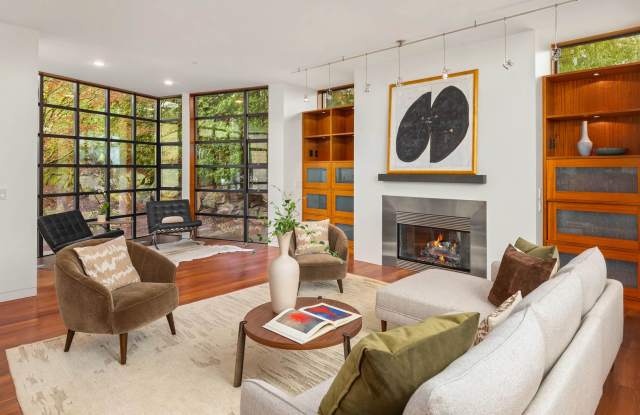 5Bd/4.75Ba Yarrow Point Home Gallery 4