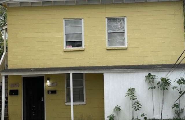 Updated Downstairs 2 Bedroom and 1 Bathroom Carriage House photos photos