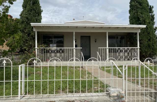 2927 MOBILE Avenue Gallery 1