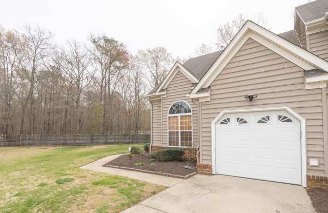 MOVE IN READY Townhome in the Heart of Suffolk! photos photos