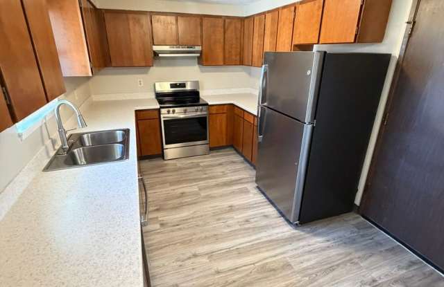 Newly updated large 3 bedroom! Gallery 1