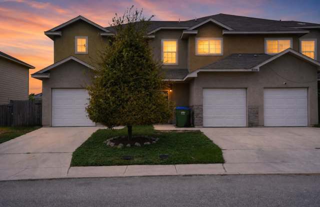 Charming 3-Bedroom Townhome in Selma | Private Fenced Yard + Garage! Gallery 1