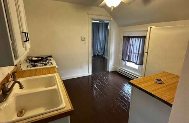 228 W Wesley St - 228 West Wesley Street, Jackson, MI 49201 228 W Wesley St - 228 West Wesley Street, Jackson, MI 49201