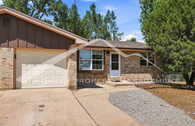 Charming 1/2 Duplex on Quiet Cul-De-Sac with Fenced Yard photos photos