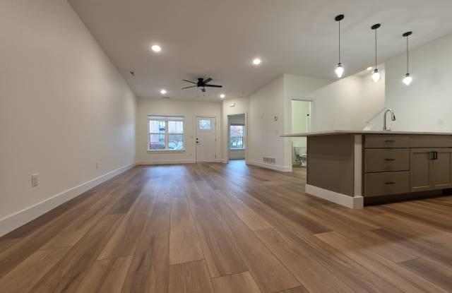 525 10th Ave SE Unit C Gallery 2