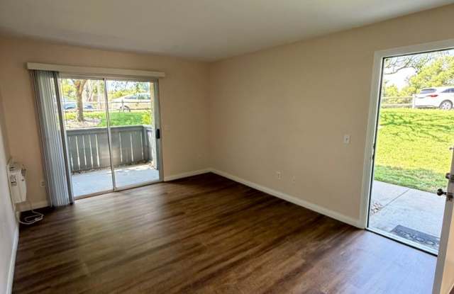2BR/1BA Lakeside ground floor condo with 1 car detached garage, 1 uncovered parking space & community pool. Gallery 4
