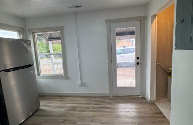 Newly Remodeled 2 Bed, 1 Bath Single Family Home – Great Location! Gallery 4