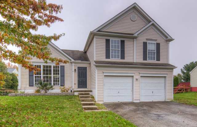 Split level in Parkside Green - Showing Friday 10/9 1PM-1:15 Gallery 3