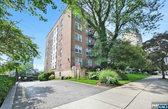 2160 Center Avenue 5R photos photos