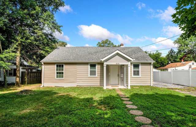 9808 47th Ave photos photos