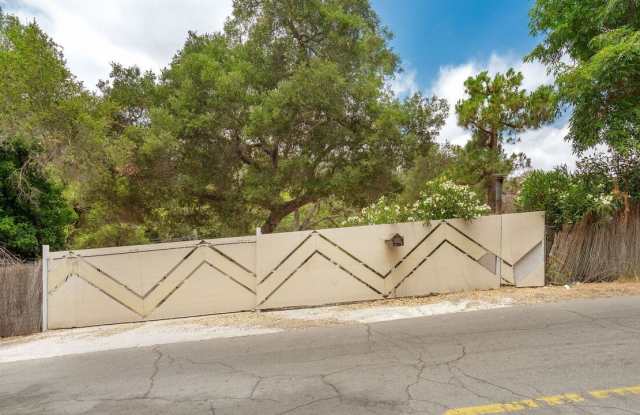 360 N Topanga Canyon Blvd Gallery 4
