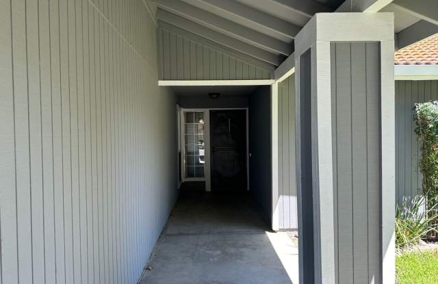 single story 3 bedroom 2 bathroom Gallery 2