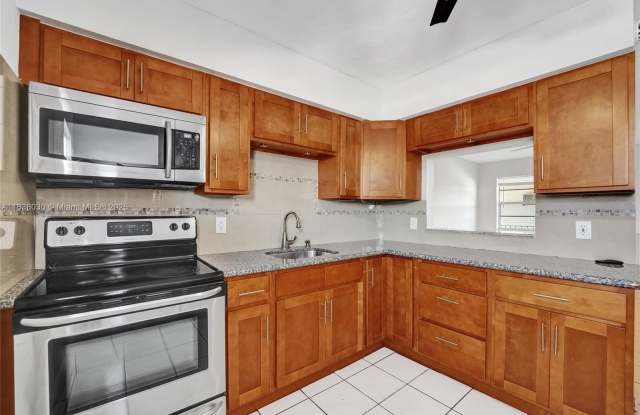7401 Pines Blvd photos photos