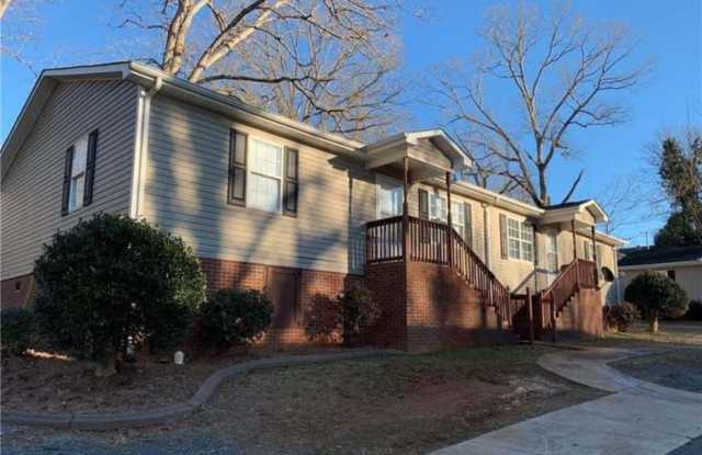 106 Englewood Avenue - 106 Englewood Avenue, Albemarle, NC 28001
