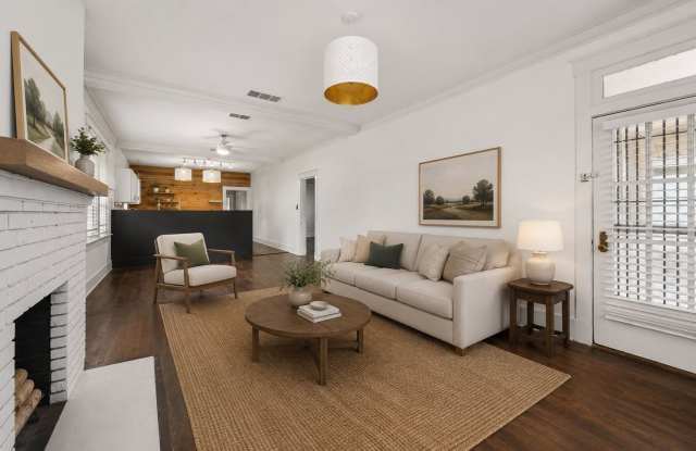 RENOVATED 3 Bedroom 1 bathroom home in Glenview! Gallery 4