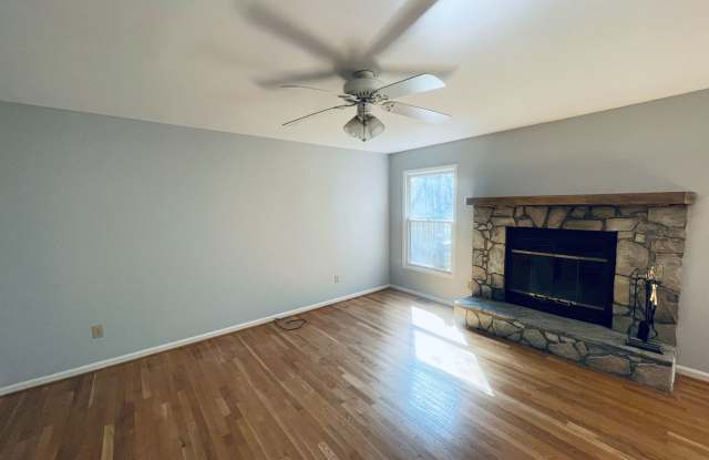 2-Bedroom Townhouse with Garage  Pool on Tunnel Road photos photos