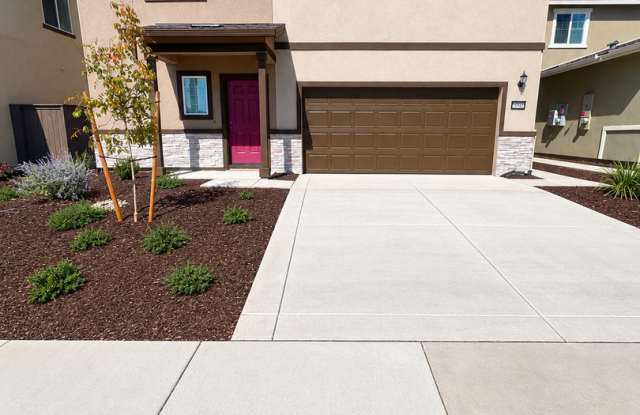 Beautiful 1800 sqft. 4 Bedroom 3 Bath Elk Rancho Cordova Home For Lease. Gallery 1