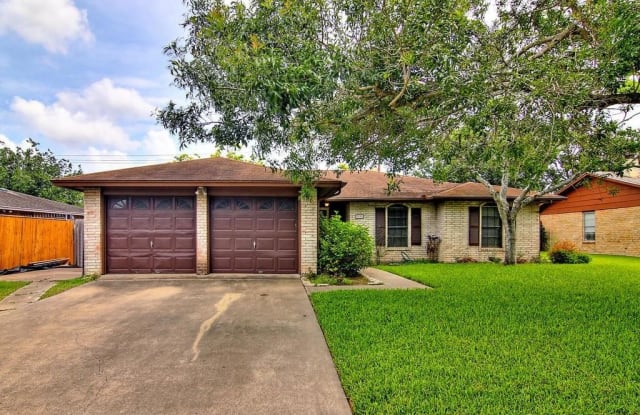 3610 Grassmere Dr - 3610 Grassmere Dr, Corpus Christi, TX 78415