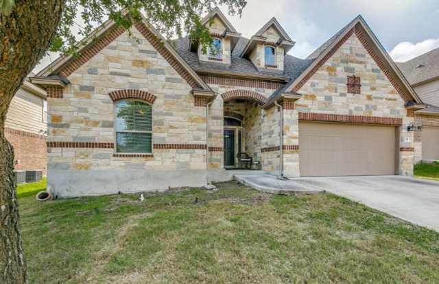 Welcome to 912 Resaca - a spacious and inviting 4-bedroom, 2.5-bath home nestled in the heart of Cibolo's highly sought-after community! Gallery 3