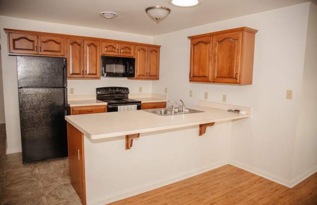 2 Bedroom, 1 Bath, 1st Floor Living, 1 Car Garage. Gallery 4