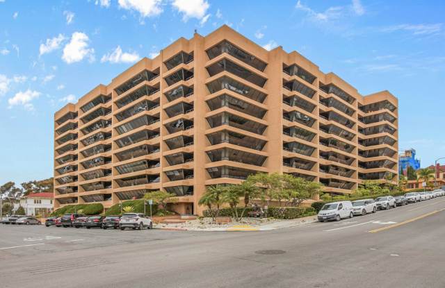 RARE 3BR WITH 2 BALCONIES + BAY VIEWS – SAVE $2,750! Gallery 3