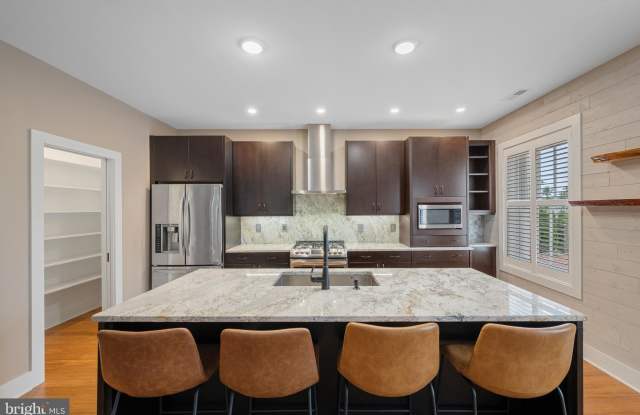 411 N LOUDOUN STREET photos photos